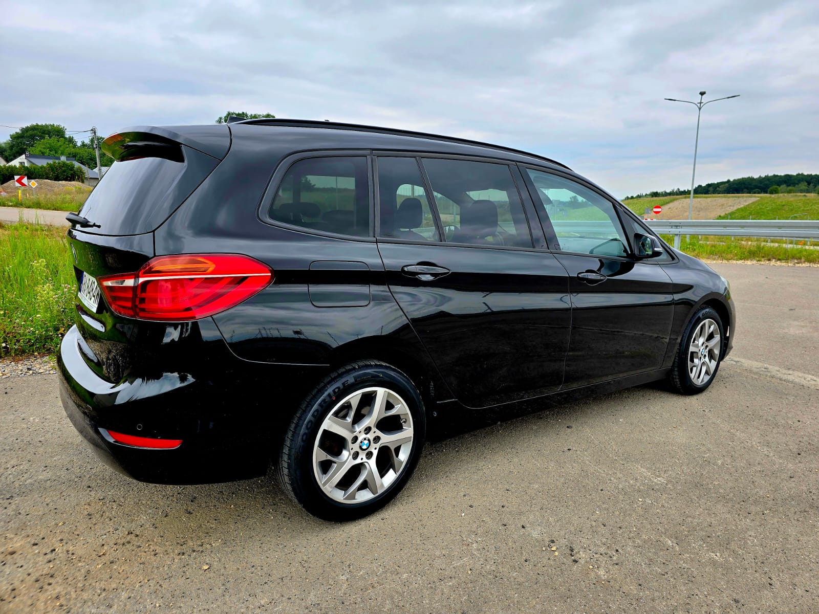 BMW 218 D GRAN TOURER Sport Line - obrazek 17