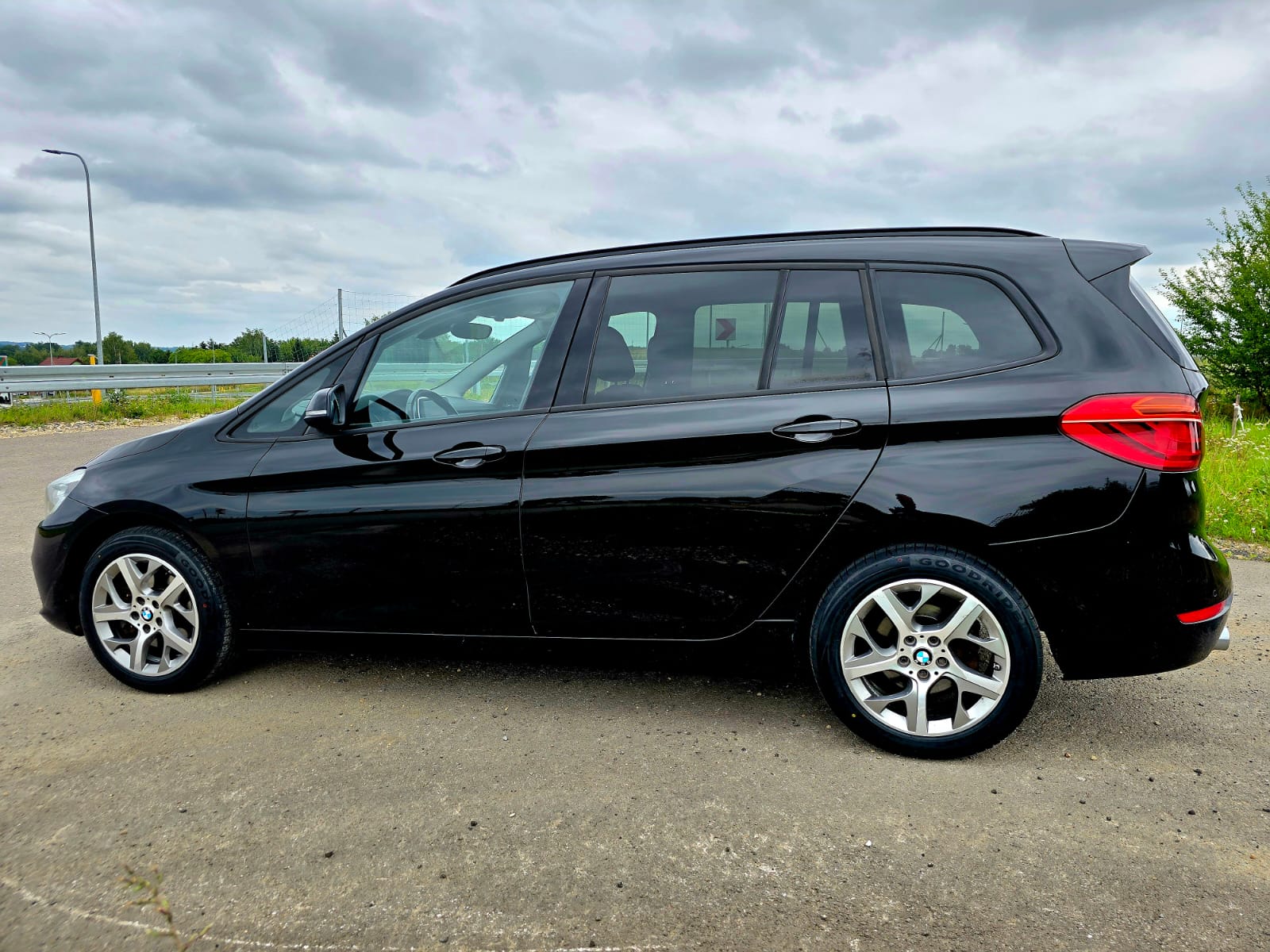 BMW 218 D GRAN TOURER Sport Line - obrazek 12