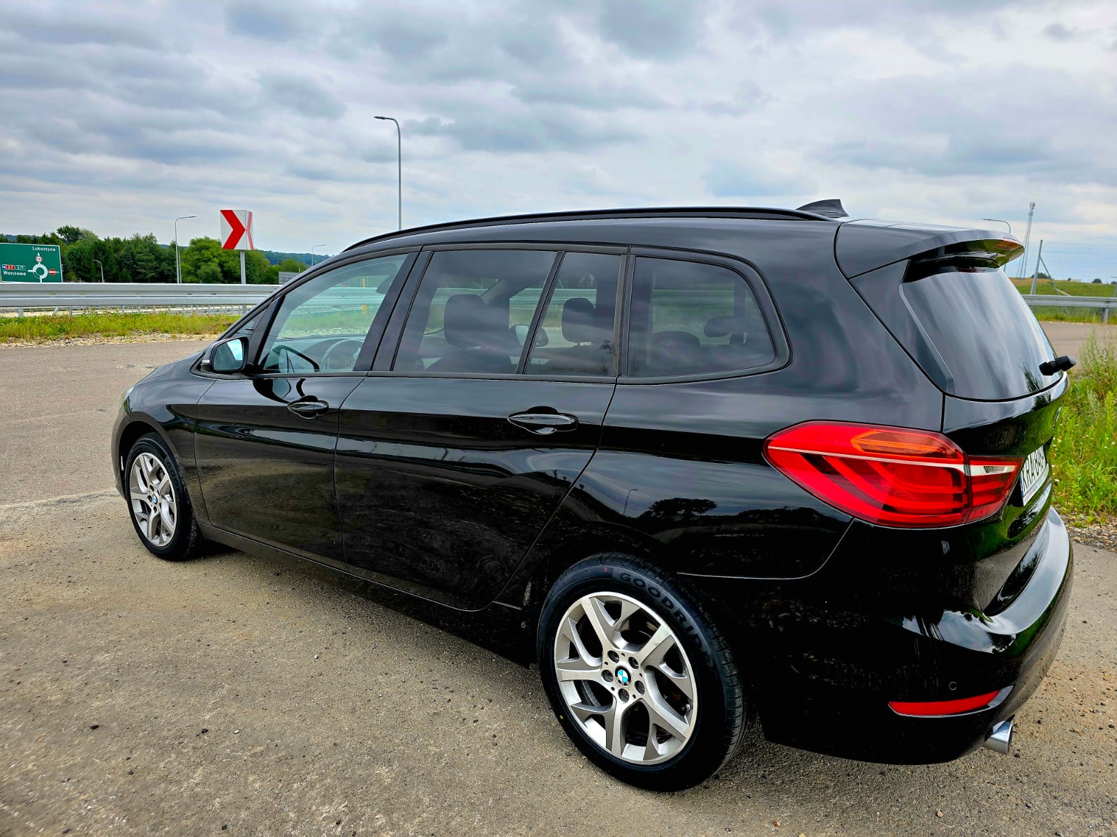 BMW 218 D GRAN TOURER Sport Line - obrazek 13
