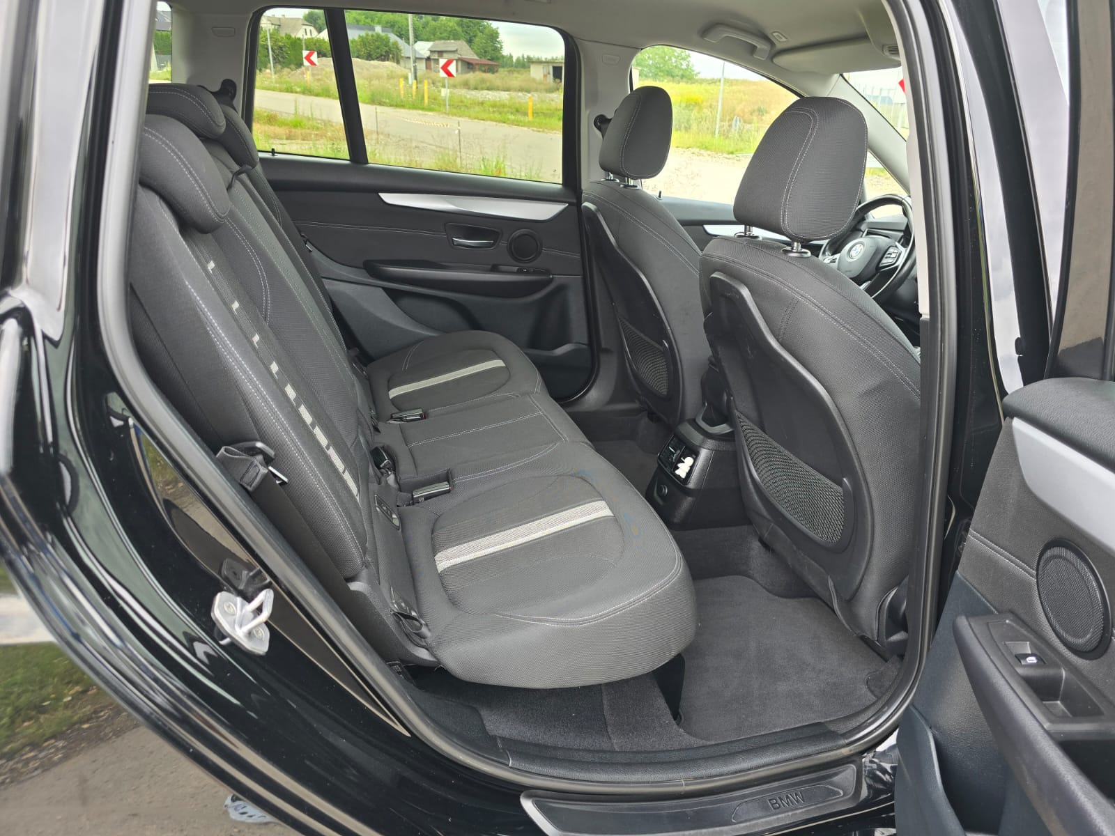 BMW 218 D GRAN TOURER Sport Line - obrazek 31