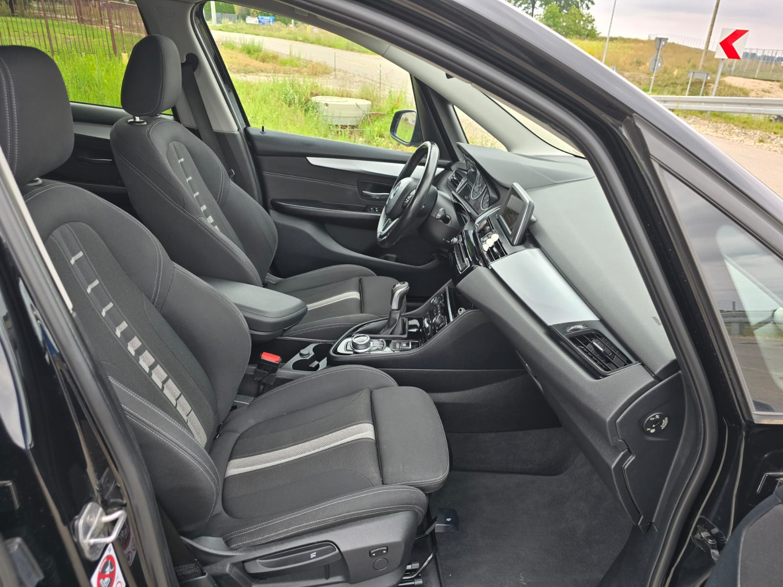 BMW 218 D GRAN TOURER Sport Line - obrazek 23