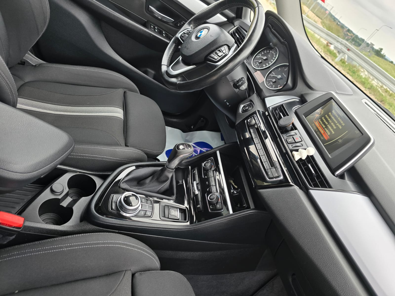 BMW 218 D GRAN TOURER Sport Line - obrazek 22